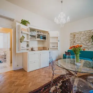 Casa Elle Apartment